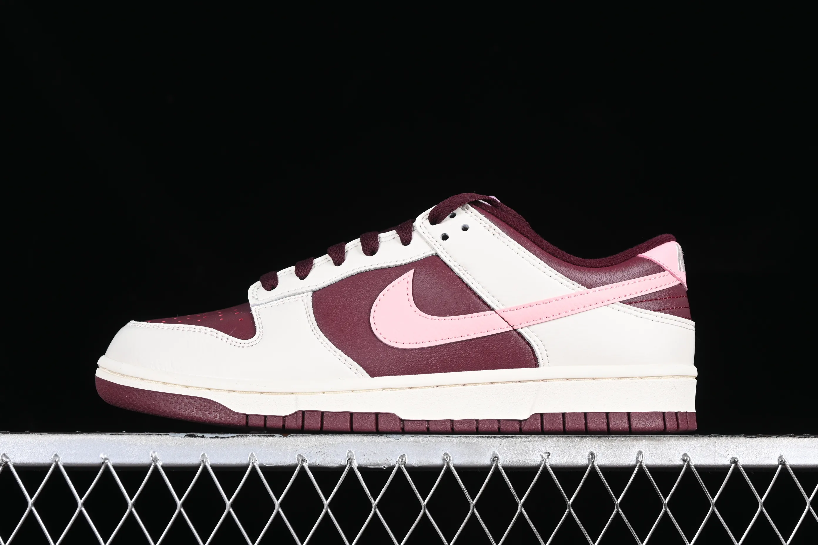 All Categories Nk SB Dunk Series Nk SB Dunk Low Low-top sneakers Nk Dunk Low Burgundy Valentine's Day SB low-top sports and leisure sneakers DR9705-100